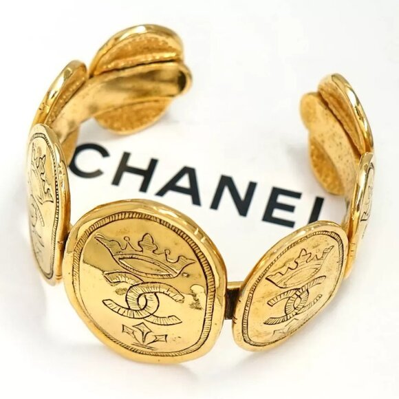 CHANEL CC Logos Oval Emblem Cuff Bracelet 5.5" Gold Tone 26 Auth w/Box c1132 - Picture 1 of 16
